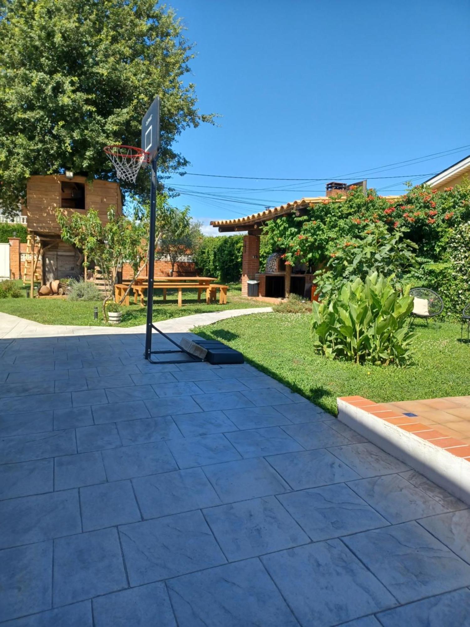 Piscina De Sal Barbacoa Wifi, Parking Gratis, 3 Min Pga Casa El Roble Girona Exterior foto